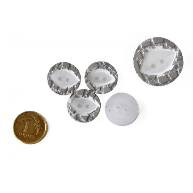 Guziki białe ze srebrną obwolutą, małe 15 mm